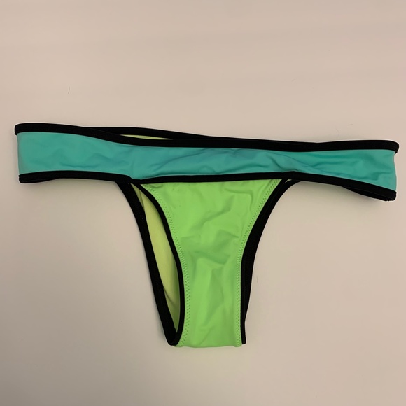 Victoria's Secret Itsy Swim Bottom Size Small - Picture 3 of 4